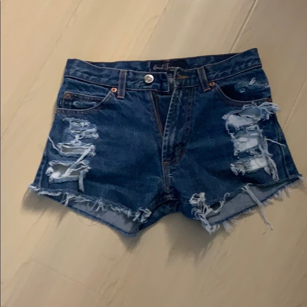 High waisted destroyed shorts